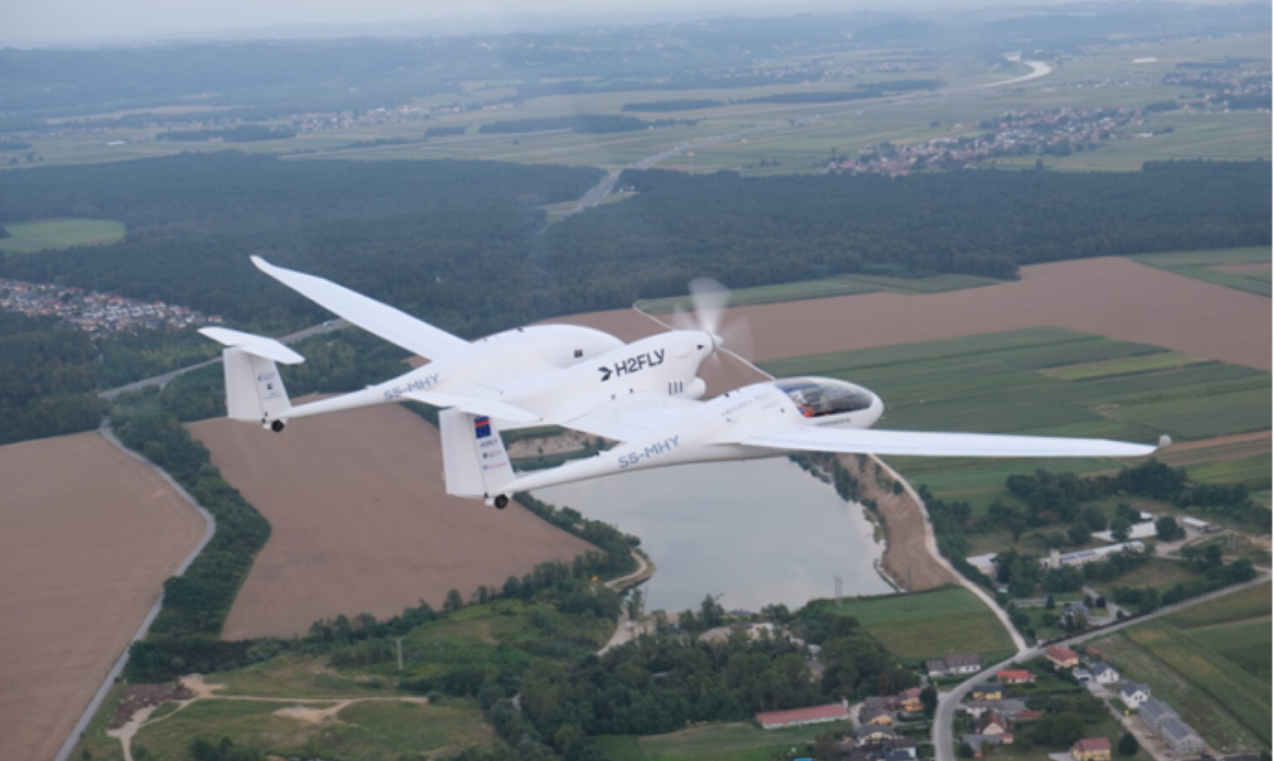 氢能航空里程碑：H2FLY液氢电推验证机首飞